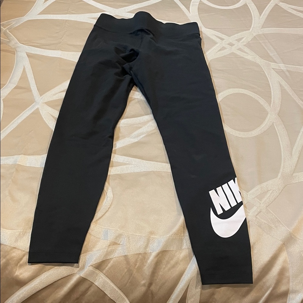 Nike nwot  Leggings in Black with White Logo